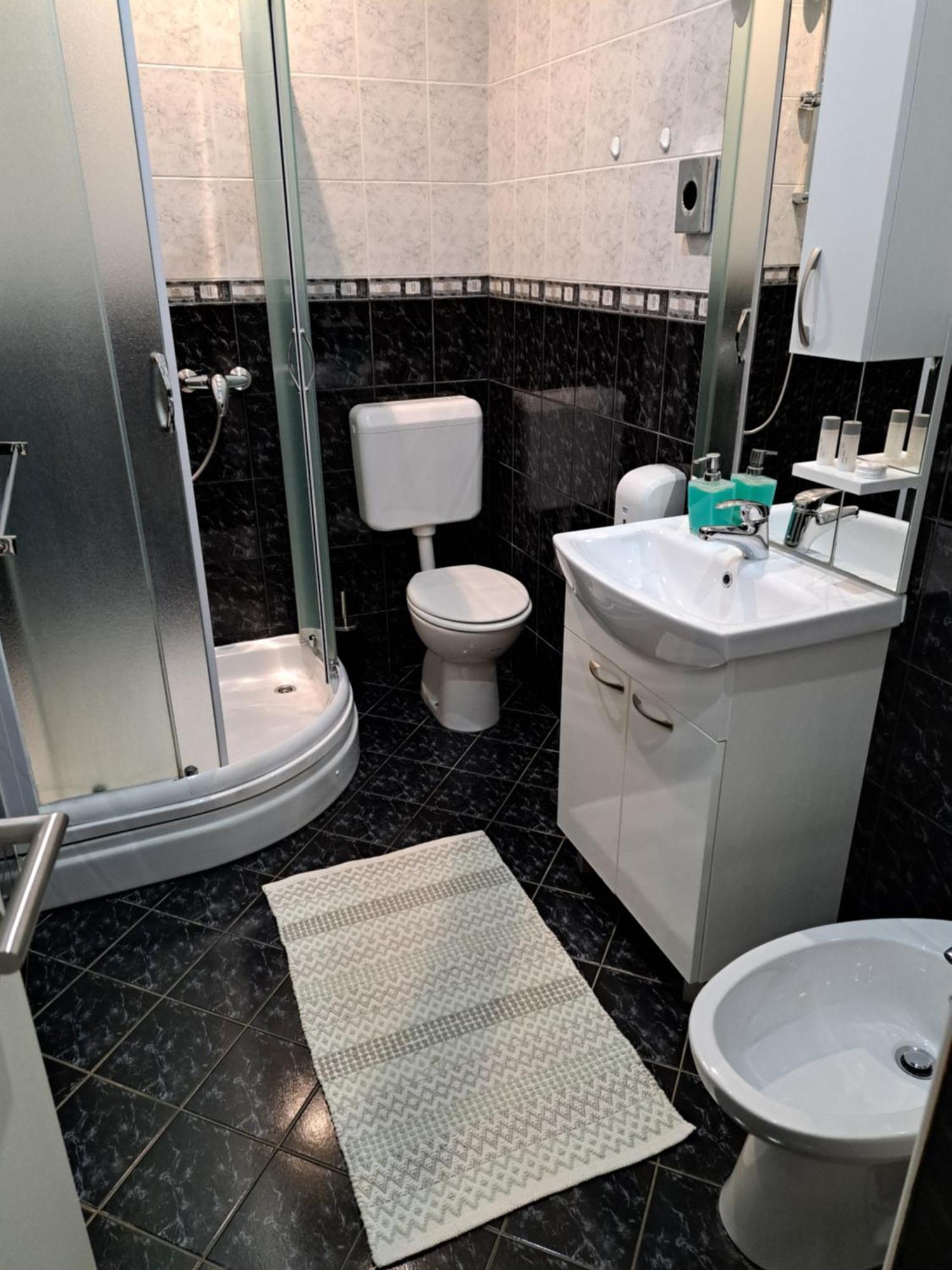 Rooms Modrusan スルニュ エクステリア 写真